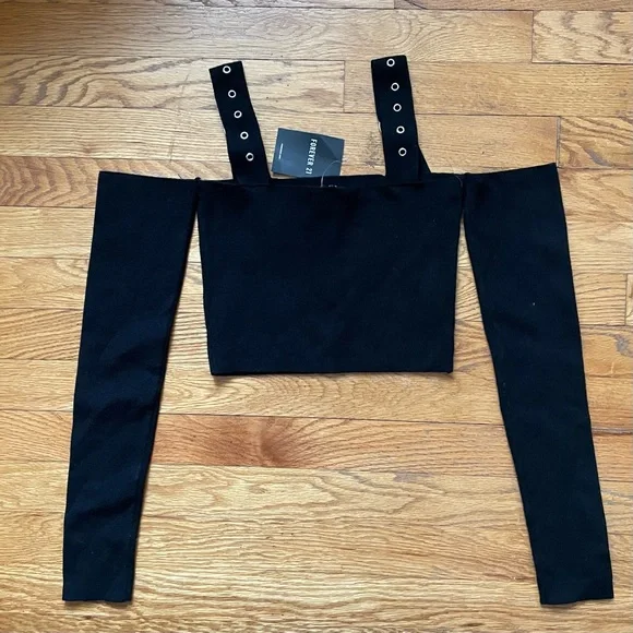 NWT Forever 21 grommet strap cropped sweater, Sz S - Picture 2 of 2